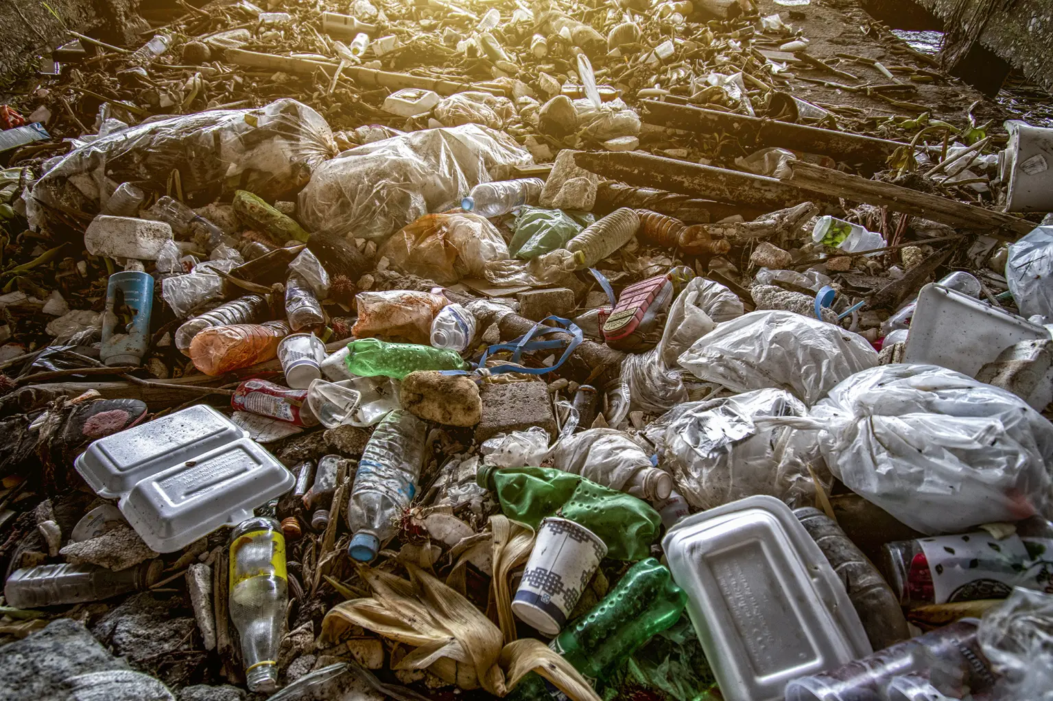 Bagaimana plastik mencemari tanah