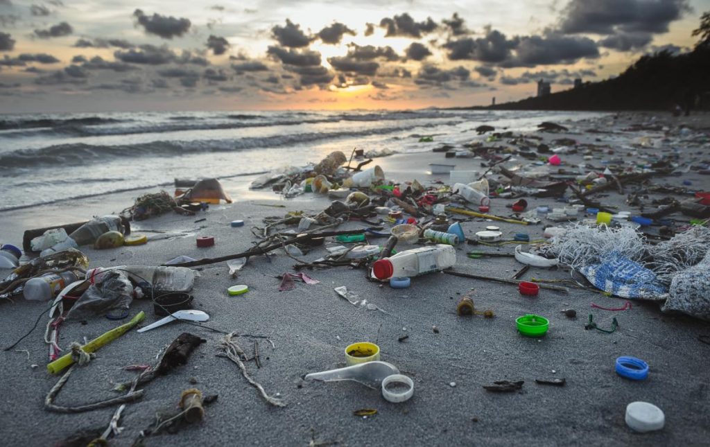Plastik Bisa Bikin Pencemaran Apa Saja