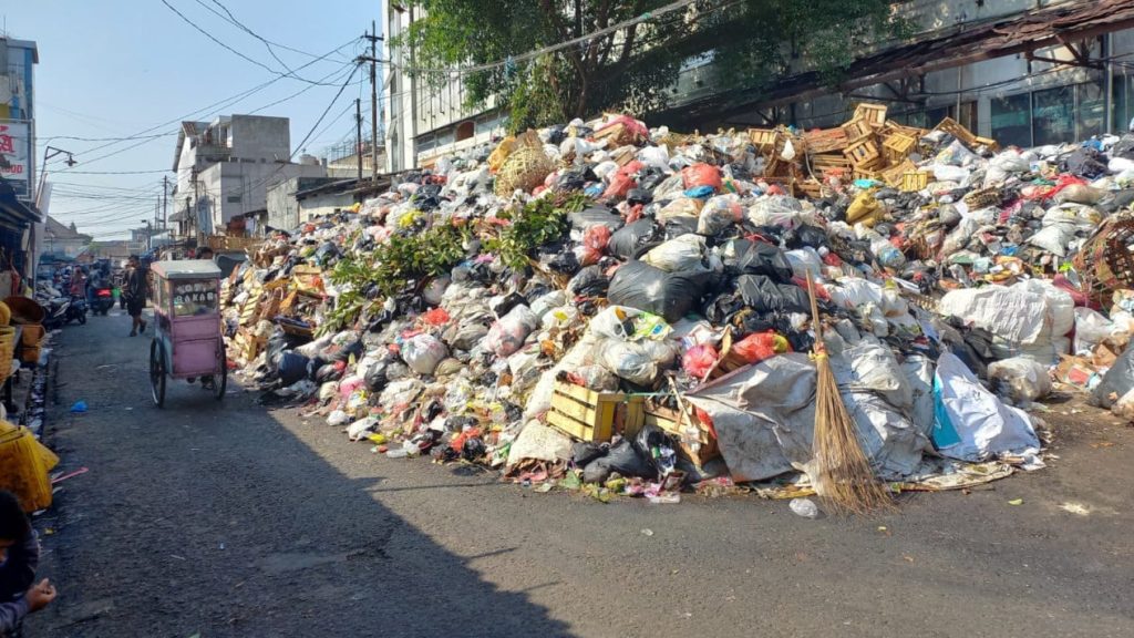solusi untuk plastik sulit terurai